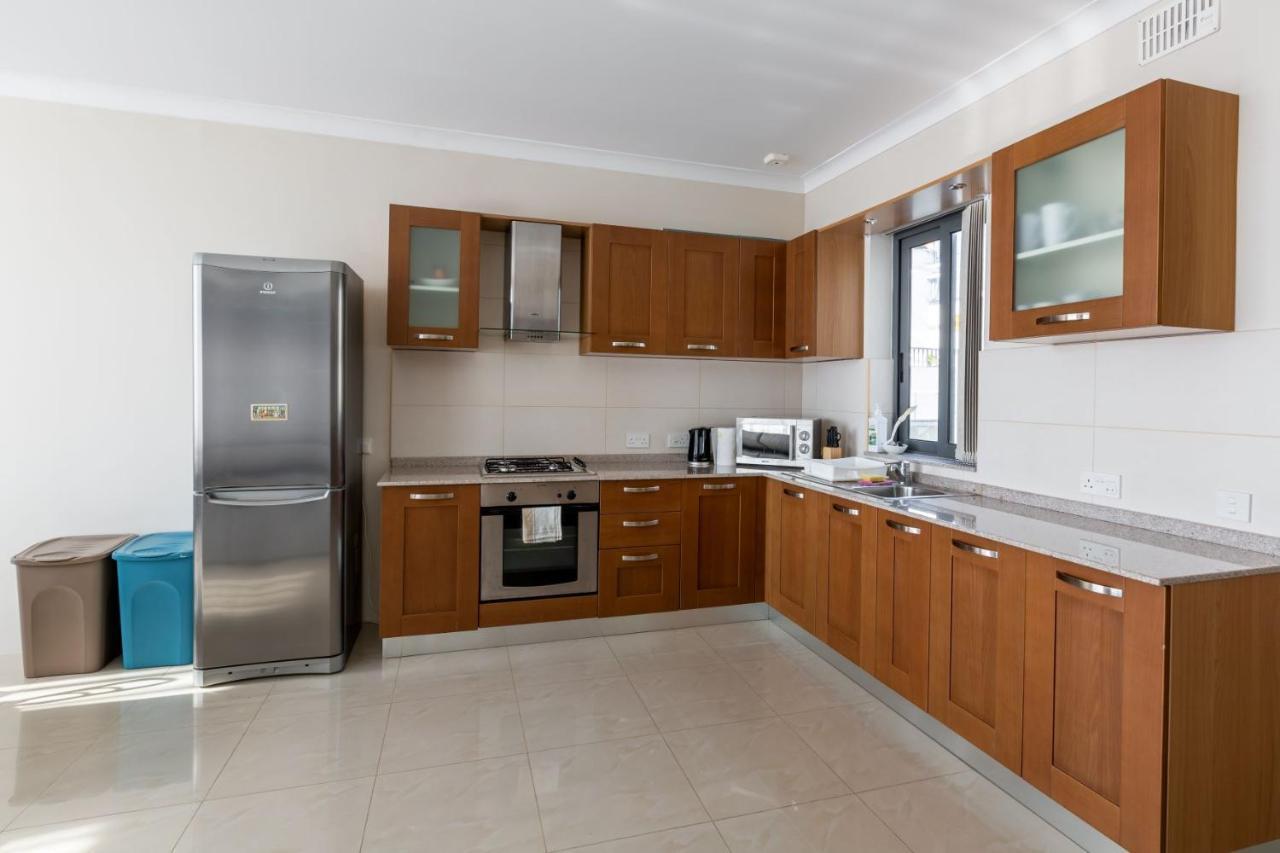 Sunset Apartment *