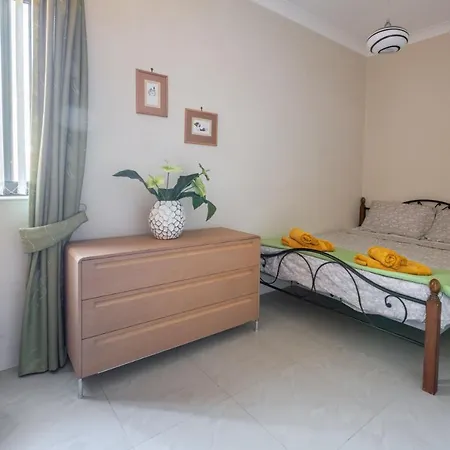 Sunset Holiday Apartment St. Paul's Bay Exterior photo